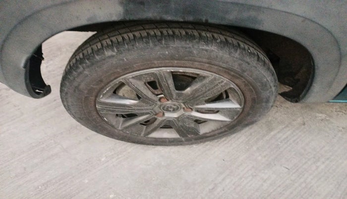 2020 Renault Kwid CLIMBER 1.0 AMT (O), Petrol, Automatic, 55,396 km, tyre