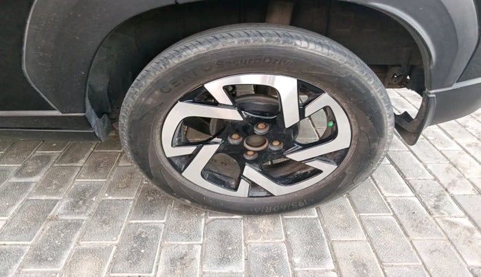 2022 Nissan MAGNITE XV PREMIUM TURBO (O), Petrol, Manual, 35,406 km, tyre