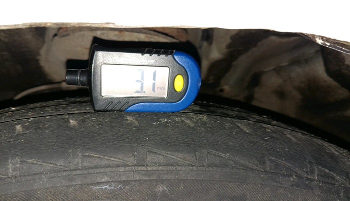 2013 Chevrolet Enjoy 1.4 LT 7 STR, Petrol, Manual, 86,947 km, tyre