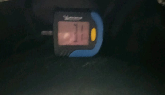 2013 Chevrolet Enjoy 1.4 LT 7 STR, Petrol, Manual, 86,947 km, tyre