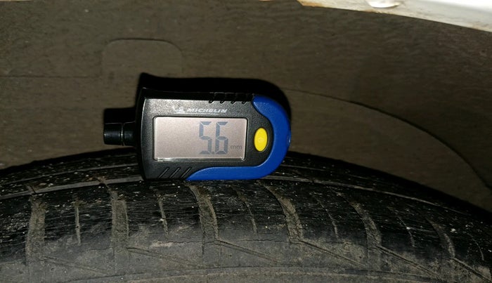 2013 Chevrolet Enjoy 1.4 LT 7 STR, Petrol, Manual, 86,947 km, tyre