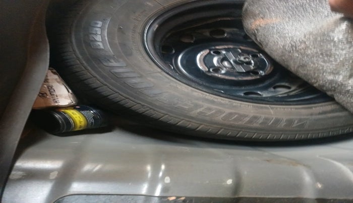 2013 Hyundai i10 MAGNA 1.2, Petrol, Manual, 61,659 km, tyre