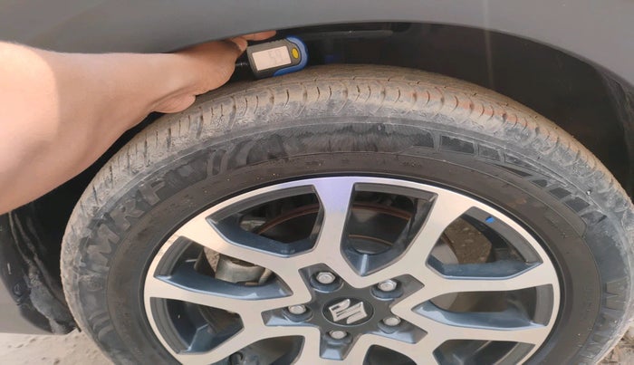 2022 Maruti XL6 ZETA MT, Petrol, Manual, 16,542 km, tyre