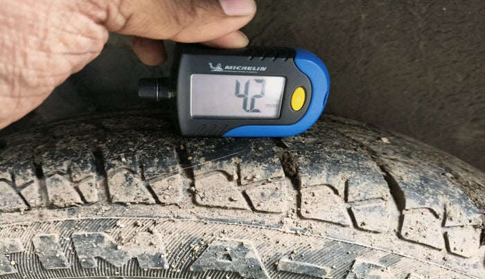 2012 Maruti Wagon R 1.0 LXI CNG, Petrol, Manual, 87,479 km, tyre