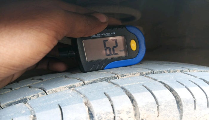 2014 Maruti Ertiga VXI, Petrol, Manual, 1,58,021 km, tyre