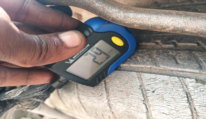 2014 Maruti Ertiga VXI, Petrol, Manual, 1,58,021 km, tyre