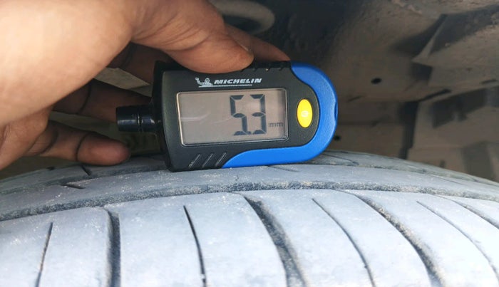 2014 Maruti Ertiga VXI, Petrol, Manual, 1,58,021 km, tyre