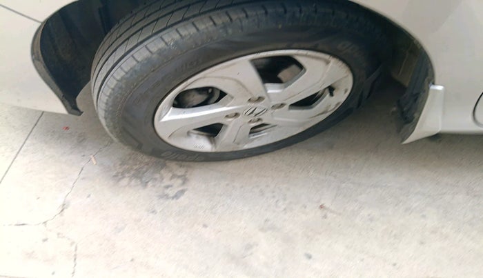 2016 Honda City 1.5L I-VTEC VX CVT, Petrol, Automatic, 1,11,224 km, tyre