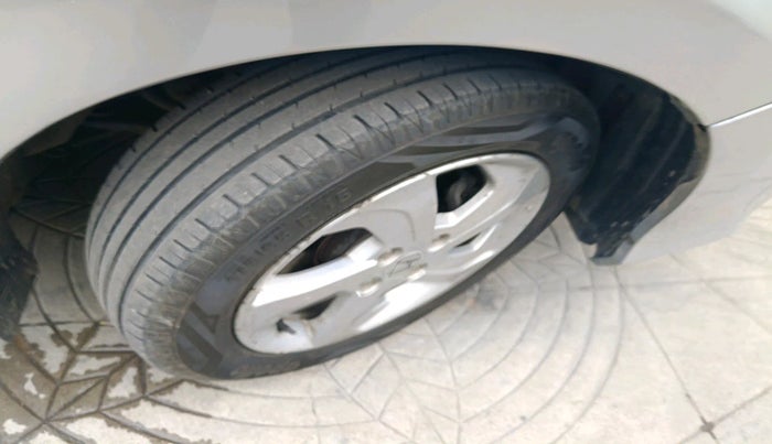 2016 Honda City 1.5L I-VTEC VX CVT, Petrol, Automatic, 1,11,224 km, tyre