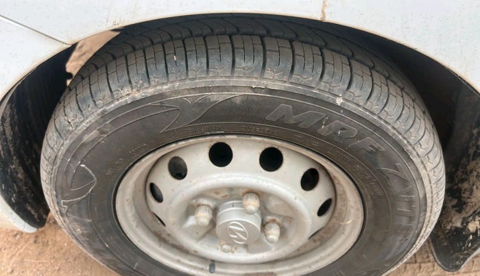 2015 Hyundai Eon D-LITE+, Petrol, Manual, 30,463 km, tyre