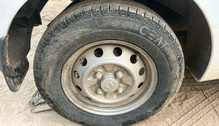 2015 Hyundai Eon D-LITE+, Petrol, Manual, 30,463 km, tyre