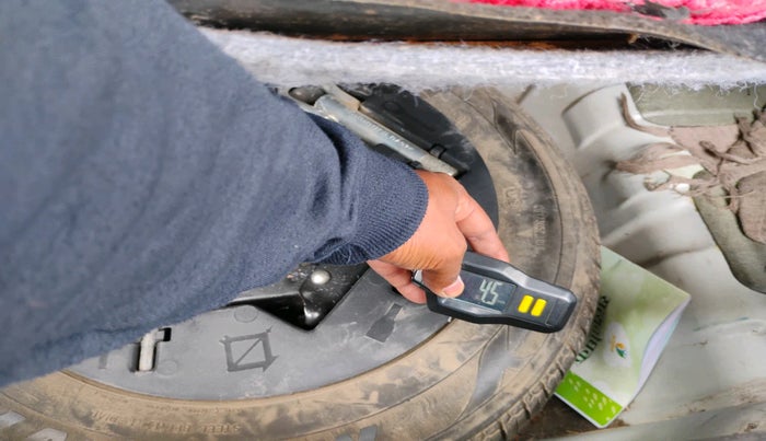 2018 Mahindra KUV 100 NXT K4+ D 6 STR, Diesel, Manual, 1,04,375 km, tyre