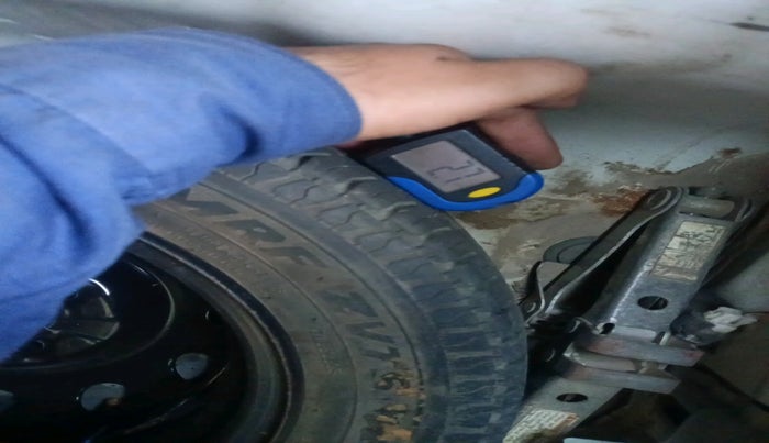 2017 Hyundai Eon ERA +, Petrol, Manual, 31,889 km, tyre