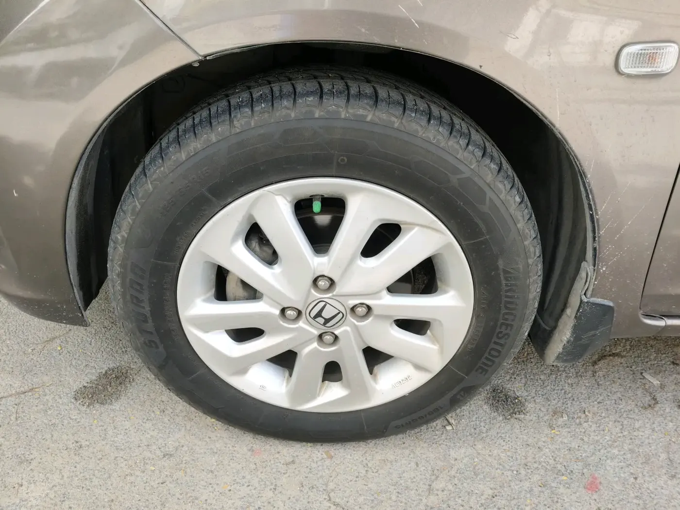 2014 Honda Mobilio 1.5L I-VTEC V, Petrol, Manual, 1,51,141 km, tyre