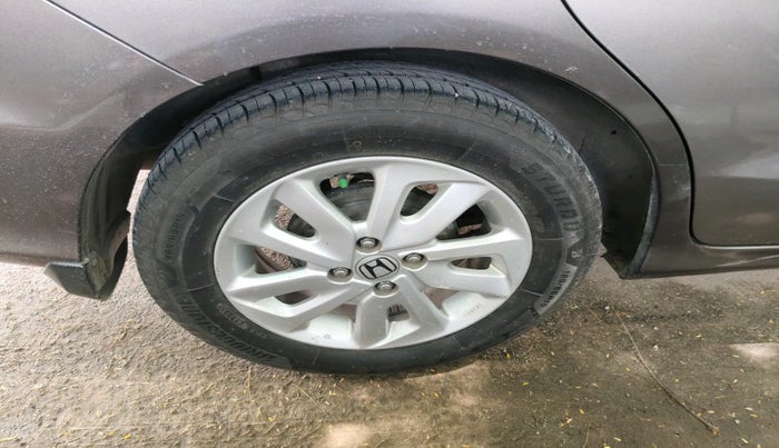 2014 Honda Mobilio 1.5L I-VTEC V, Petrol, Manual, 1,51,141 km, tyre