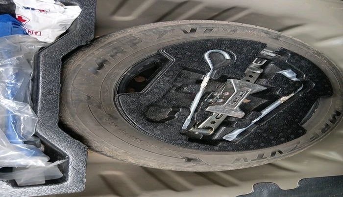 2017 Maruti Ciaz ZETA 1.4  MT PETROL, Petrol, Manual, 1,08,198 km, tyre