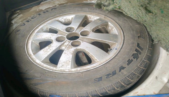 2011 Maruti Ritz ZXI, Petrol, Manual, 1,06,993 km, tyre