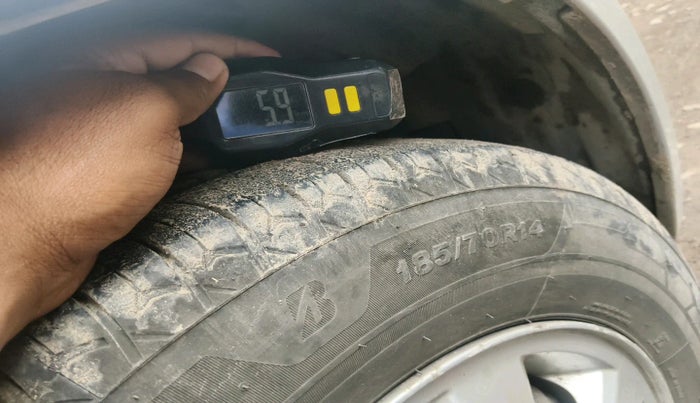 2011 Maruti Ritz ZXI, Petrol, Manual, 1,06,993 km, tyre