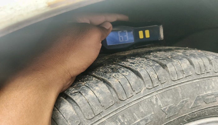 2011 Maruti Ritz ZXI, Petrol, Manual, 1,06,993 km, tyre