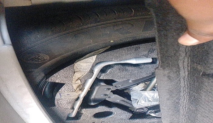 2021 Mahindra XUV300 W8 (O) 1.5 DIESEL, Diesel, Manual, 92,884 km, tyre