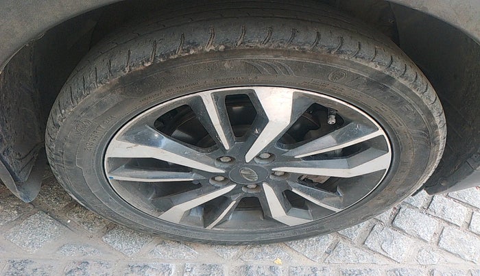 2021 Mahindra XUV300 W8 (O) 1.5 DIESEL, Diesel, Manual, 92,884 km, tyre