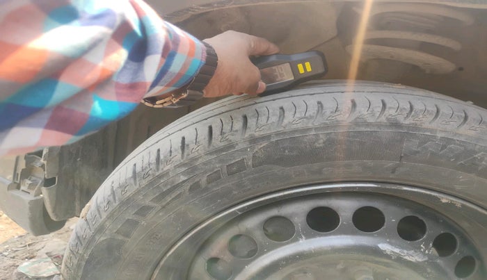 2021 Maruti Vitara Brezza LXI, Petrol, Manual, 94,921 km, tyre