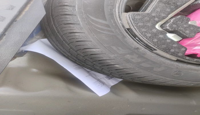 2021 Maruti Vitara Brezza LXI, Petrol, Manual, 94,921 km, tyre