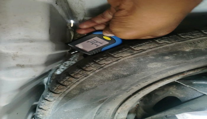 2016 Renault Kwid RXT 0.8, Petrol, Manual, 65,346 km, tyre