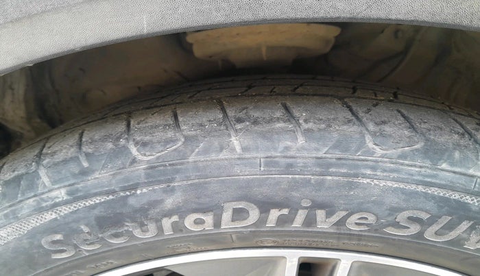 2017 Hyundai Creta SX PLUS AT 1.6 DIESEL, Diesel, Automatic, 1,05,609 km, tyre