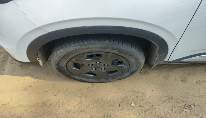 2024 Hyundai VENUE S 1.2, Petrol, Manual, 13,994 km, tyre