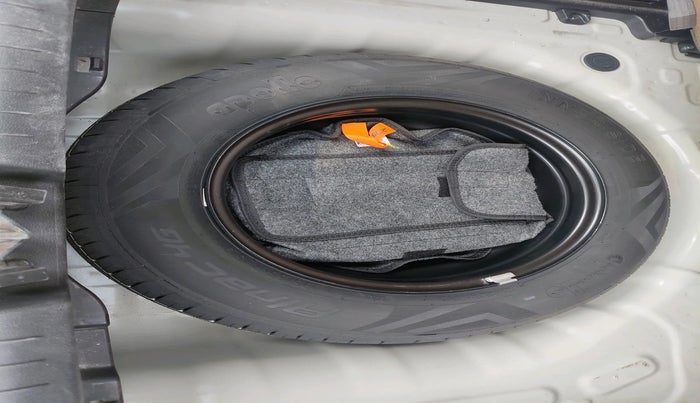 2024 Hyundai VENUE S 1.2, Petrol, Manual, 13,994 km, tyre