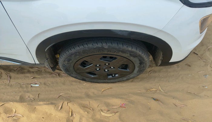 2024 Hyundai VENUE S 1.2, Petrol, Manual, 13,994 km, tyre