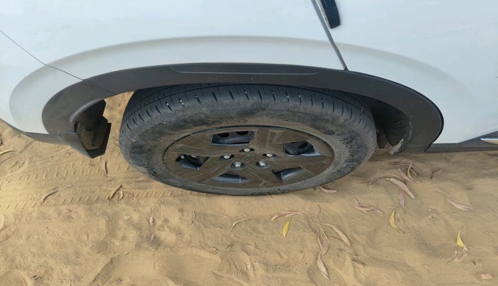 2024 Hyundai VENUE S 1.2, Petrol, Manual, 13,994 km, tyre