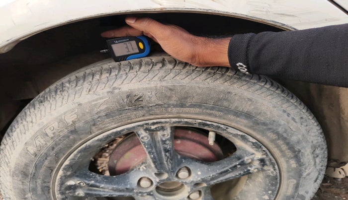 2013 Maruti Swift VDI, Diesel, Manual, 1,77,342 km, tyre