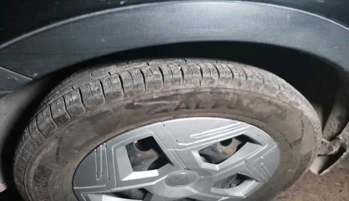 2018 Tata NEXON XT DIESEL, Diesel, Manual, 2,17,717 km, tyre