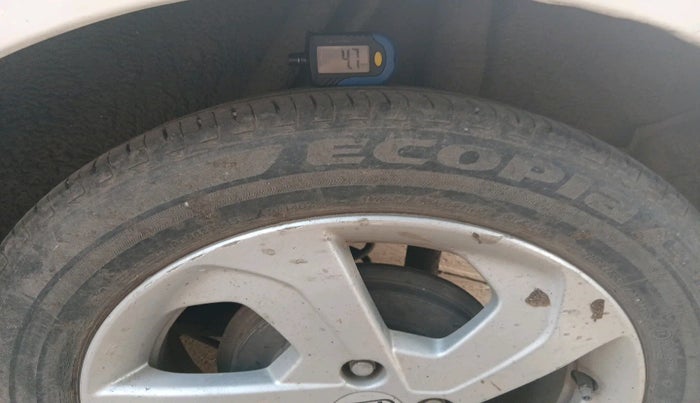 2014 Honda City 1.5L I-VTEC VX, Petrol, Manual, 1,10,227 km, tyre