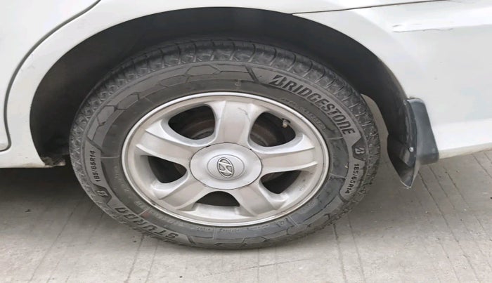 2010 Hyundai Verna VGT CRDI SX 1.5, Diesel, Manual, 1,72,089 km, tyre