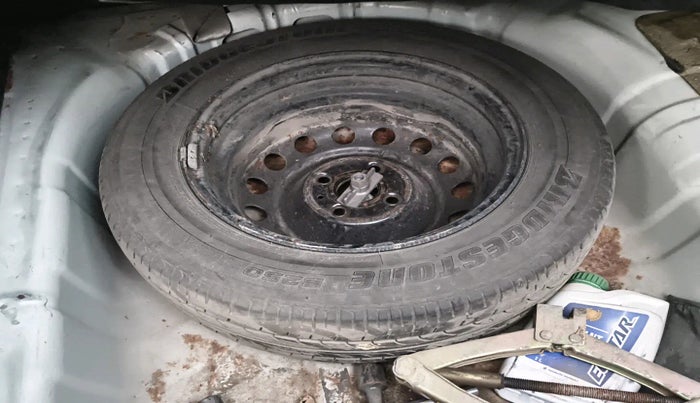 2010 Hyundai Verna VGT CRDI SX 1.5, Diesel, Manual, 1,72,089 km, tyre