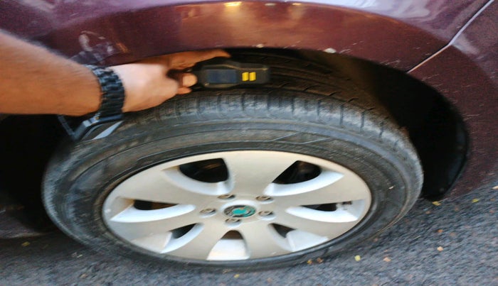 2011 Skoda Superb ELEGANCE 1.8 TSI MT, Petrol, Manual, 93,837 km, tyre