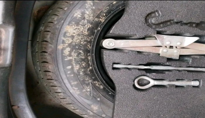 2015 Honda Jazz 1.2L I-VTEC V AT, Petrol, Automatic, 64,769 km, tyre