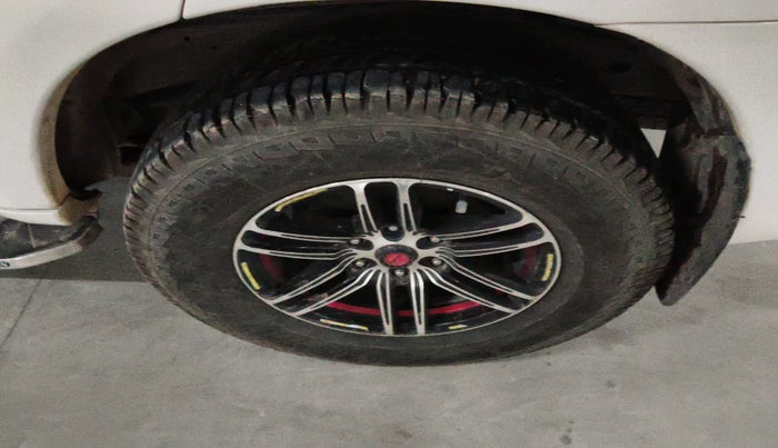 2013 Toyota Fortuner 3.0 4X2 AT, Diesel, Automatic, 48,435 km, tyre