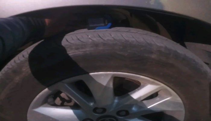 2018 Toyota Innova Crysta 2.4 G 7 STR, Diesel, Manual, 1,15,479 km, tyre