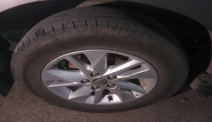 2018 Toyota Innova Crysta 2.4 G 7 STR, Diesel, Manual, 1,15,479 km, tyre