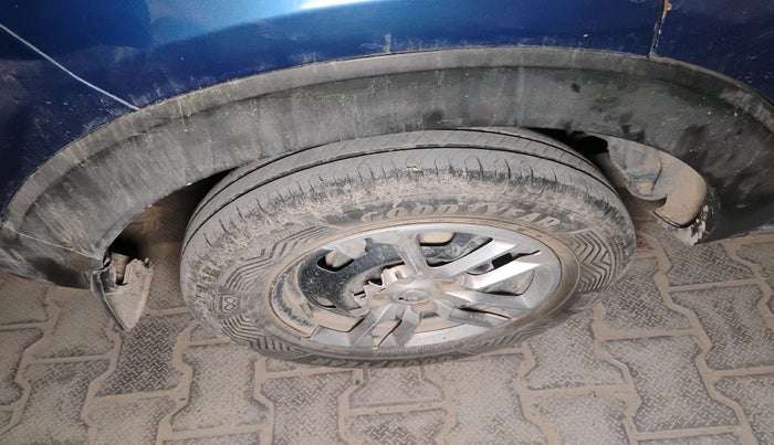 2019 Renault TRIBER RXL MT, Petrol, Manual, 65,561 km, tyre