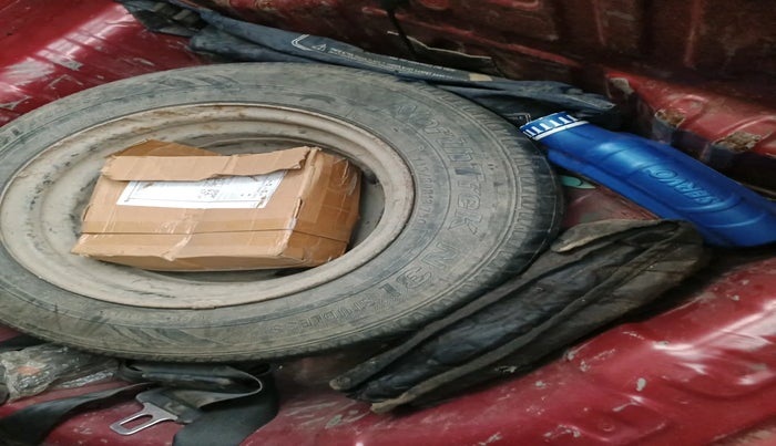 2016 Renault Kwid RXT 0.8, Petrol, Manual, 31,854 km, tyre