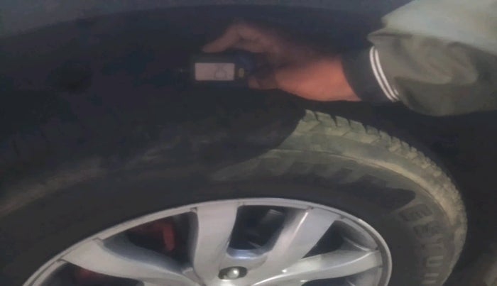 2016 Mahindra XUV500 W10 AT, Diesel, Automatic, 87,367 km, tyre