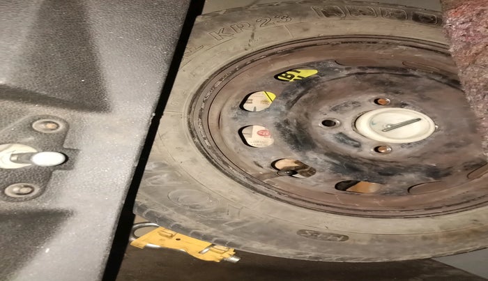 2011 Ford Figo ZXI 1.2 PETROL, Petrol, Manual, 99,813 km, tyre