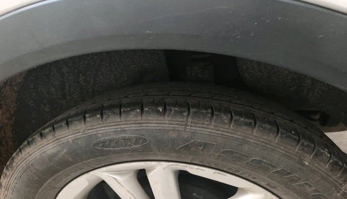 2015 Hyundai Creta SX PLUS 1.6 PETROL, Petrol, Manual, 1,25,455 km, tyre