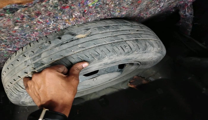 2016 Renault Kwid RXT 0.8, Petrol, Manual, 91,343 km, tyre