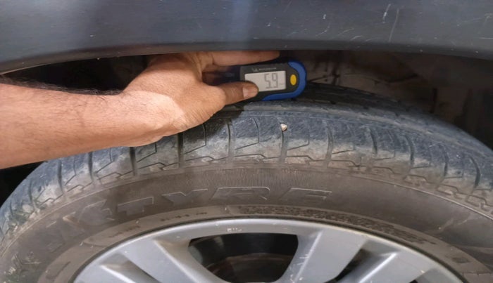 2016 Maruti Vitara Brezza ZDI PLUS, Diesel, Manual, 1,31,304 km, tyre